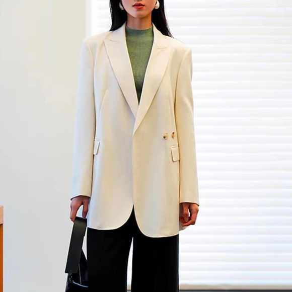 Elegant Cream Women's Blazer - Picture 3 of 7